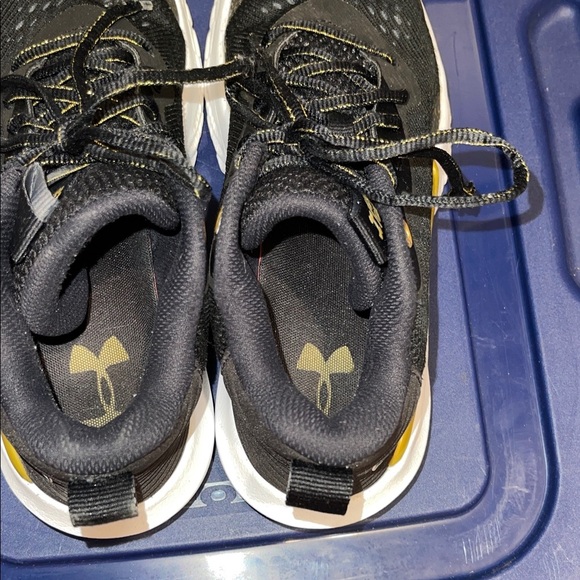 Womens Under Armour 3024594-002 Flow Breakthru 2 basketball indoor shoes Size 11 - Picture 9 of 11